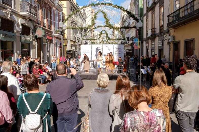 Actividades culturales en la calle Triana de Las Palmas de Gran Canaria (Foto EFE /Ángel Medina G.)